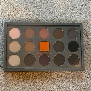 NWOB MAC Cosmetics x Brooke Shields Eyes x 15 Palette - Gravitas